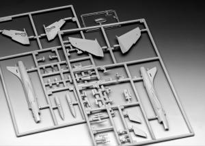 Revell 1/144 Model Set Hawker Hunter FGA.9