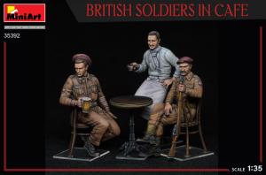 1/35 British Soldiers in Cafe