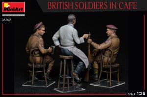 1/35 British Soldiers in Cafe