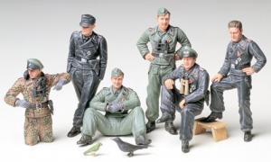 Tamiya 1/35 German Tank Crew at Rest figuuri