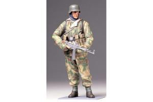 Tamiya 1/16 WWII German Infantryman (winter) figuuri