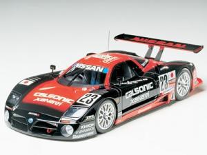 Tamiya 1/24 Nissan R390 GT1 pienoismalli