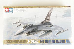 Tamiya 1/48 F-16C Block 25/32 Fighting Falcon pienoismalli