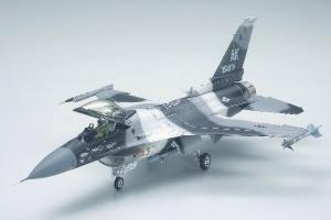 Tamiya 1/48 F-16C/N Aggressor / Adversary pienoismalli