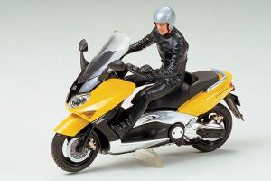 Tamiya 1/24 TMAX W/RIDER FIGURE pienoismalli