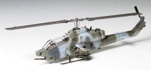 Tamiya 1/72 BELL AH-1W SUPER COBRA pienoismalli