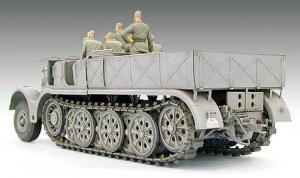 Tamiya 1/35 German 18-Ton Heavy Half-Track FAMO pienoismalli