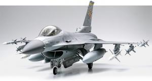 Tamiya 1/32 F-16CJ Block 50 Fighting Falcon pienoismalli