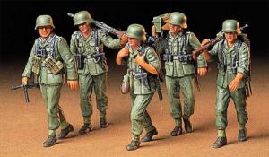 1/35 German Machine Gun Crew On Maneuver