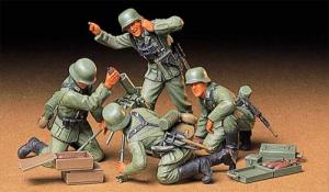 Tamiya 1/35 German Infantry Mortar Team figuuri