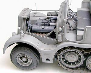 Tamiya 1/35 German 18-Ton Heavy Half-Track FAMO pienoismalli