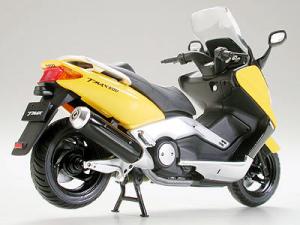 Tamiya 1/24 TMAX W/RIDER FIGURE pienoismalli