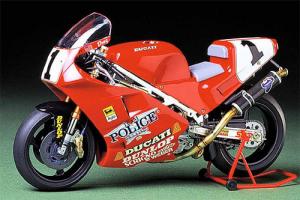 Tamiya 1/12 DUCATI 888 SUPERBIKE pienoismalli