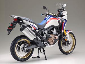 Tamiya 1/6 Honda CRF1000L Africa Twin pienoismalli