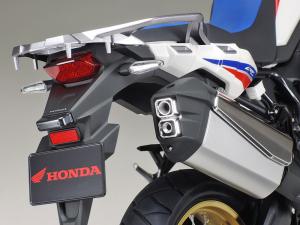 Tamiya 1/6 Honda CRF1000L Africa Twin pienoismalli