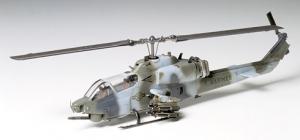 Tamiya 1/72 BELL AH-1W SUPER COBRA pienoismalli