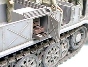 Tamiya 1/35 German 18-Ton Heavy Half-Track FAMO pienoismalli