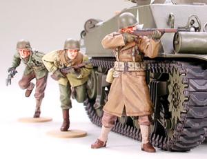 Tamiya 1/35 US M4A3 Sherman 75mm Late pienoismalli