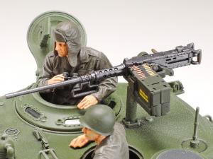 Tamiya 1/35 M4A3E8 SHERMAN “EASY EIGHT" Korea pienoismalli