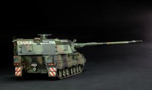1:35 GERMAN Panzerhaubitze 2000 SP Howitzer
