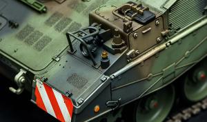 1:35 GERMAN Panzerhaubitze 2000 SP Howitzer
