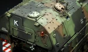 1:35 GERMAN Panzerhaubitze 2000 SP Howitzer
