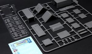 1:35 Vending Machine & Dumster Set