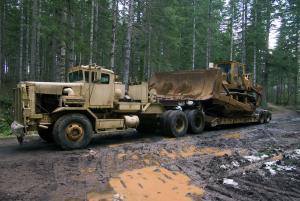 1:35 U.S. M911 C-HET(8x6)& M747 Heavy Equipment Semi-Trailer