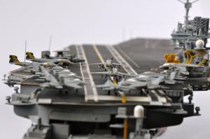1:350 USS Kitty Hawk CV-63