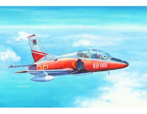 Trumpeter 1:72 Chinese JL-8 (K-8 Karakorum) Trainer