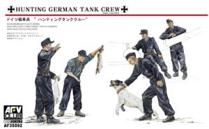 1:35 Hunting German Tank Crew-5 Figures w/dog