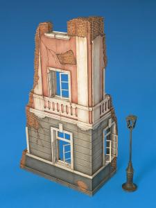 1:35 RUINED CITY BUILDING