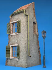 1:35 NORMANDY VILLAGE HOUSE