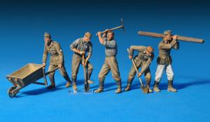 1:35 GERMAN SOLDIERS AT WORK (RAD)
