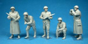 1:35 Soviet Heavy Artillery Crew