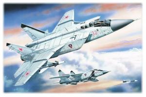 1:72 MiG-31 Foxhound Russian Heavy Interceptor Fighter