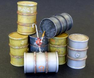 1:35 German fuel barrels