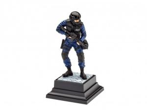 Revell 1:16 SWAT Officer