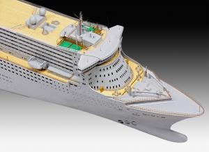 Revell 1:400 Queen Mary 2 (Platinum edition)