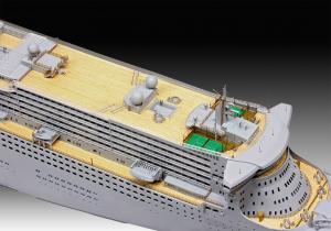 Revell 1:400 Queen Mary 2 (Platinum edition)