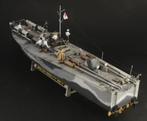 Italeri 1:35 VOSPER 74 WITH CREW