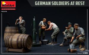 1/35 German Soldiers At Rest