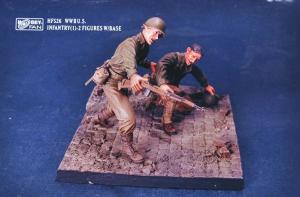 1/35 WWII U.S. Infantry(1)- 2 Figures w/Base