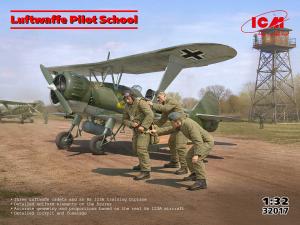 ICM 1/32 Luftwaffe Pilot School set (Hs 123A plane + 3 figures)