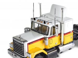 Revell 1/32 Chevy Bison Semi Truck