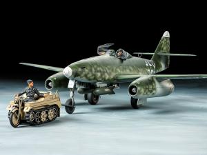 Tamiya 1/48 Messerschmitt Me262 A-2a & Kettenkraftrad