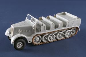 Trumpeter 1/35 Schwerer Zugkraftwagen 18 t Sd.Kfz.9 Artillery Version