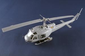 Trumpeter 1/35 UH-1B Huey - Gunship