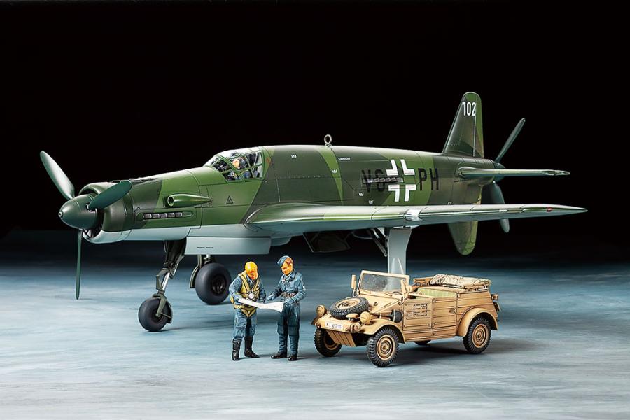 Tamiya 1/48 Dornier Do335A Pfeil & Kübelwagen Type 82 Set pienoismalli