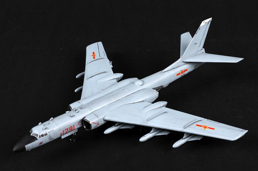 Trumpeter 1:144 Xian H-6K Bomber